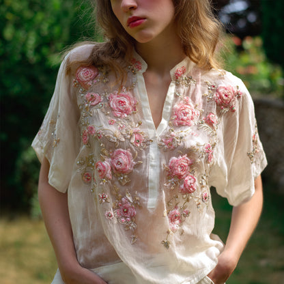 Well Tailored Top with a Graceful Silhouette
