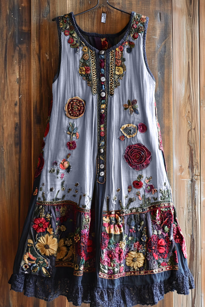 Classic Vintage Dress with a Flattering Fit