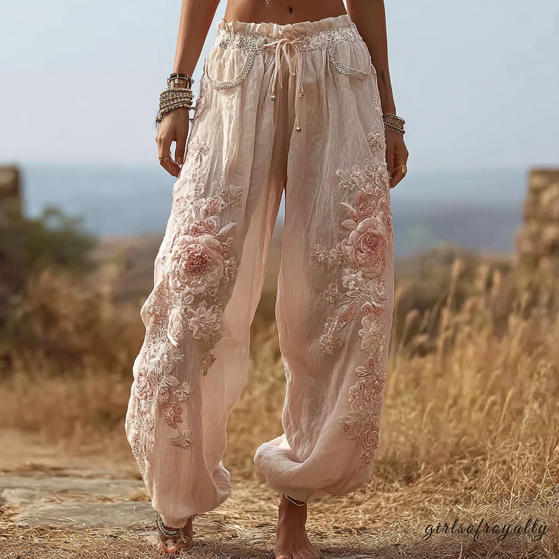 Effortlessly Elegant Pants with a Timeless Design