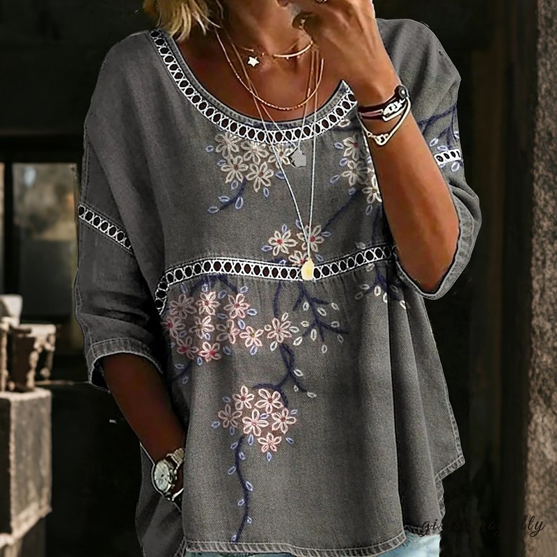 Effortlessly Elegant T-Shirt with a Timeless Design