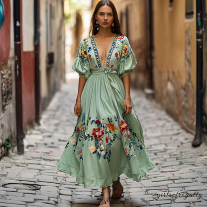 Beautifully Finished Dress in a Timeless Design