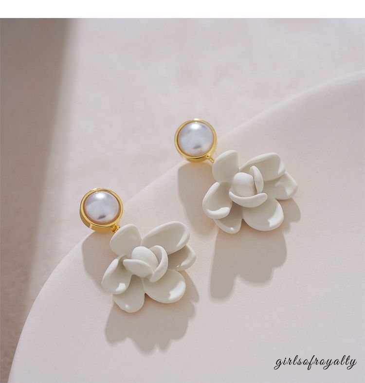 Stunning Earring for Daily Wear