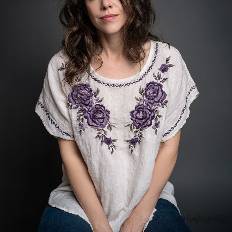 Well Tailored Top with a Graceful Silhouette
