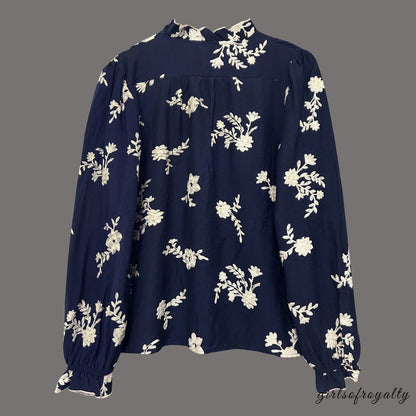 Beautifully Crafted Blouse in a Classic Style