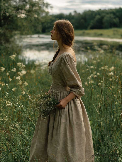 Well Tailored Dress with a Graceful Silhouette