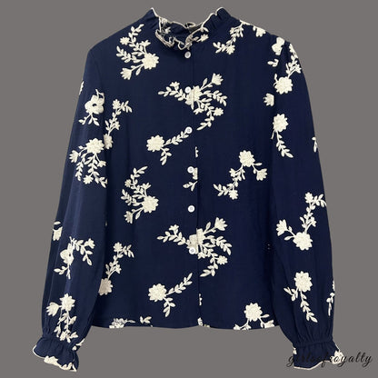 Beautifully Crafted Blouse in a Classic Style