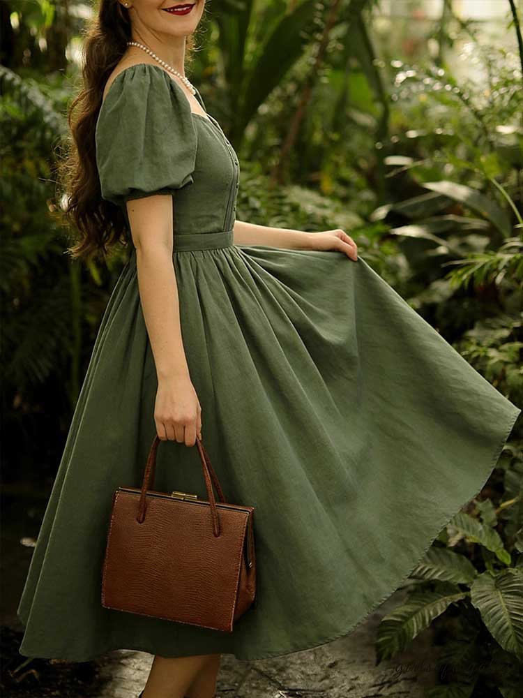 Well Tailored Dress with a Graceful Silhouette