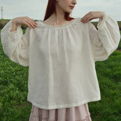 Well Tailored Pullover with a Graceful Silhouette