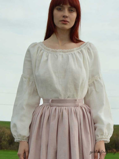 Well Tailored Pullover with a Graceful Silhouette