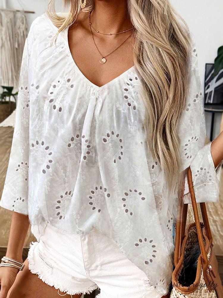 Effortlessly Elegant Top with a Timeless Design