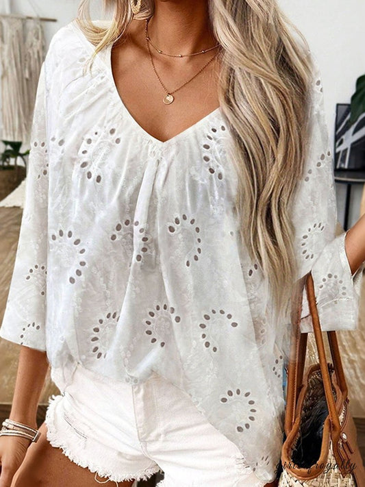 Effortlessly Elegant Top with a Timeless Design
