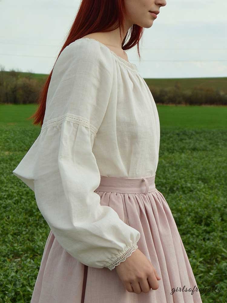 Well Tailored Pullover with a Graceful Silhouette