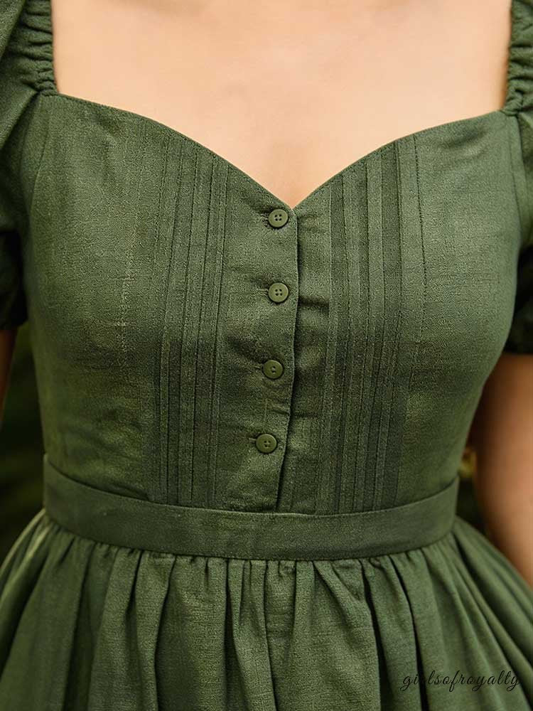 Well Tailored Dress with a Graceful Silhouette